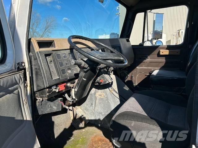 International 4900 Vlačilci