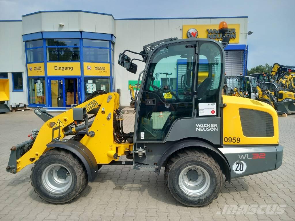Wacker Neuson WL32 Kolesni nakladalci