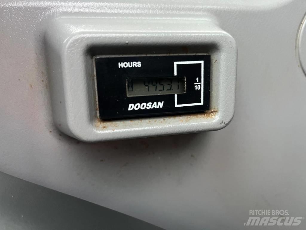 Doosan DX 140 LCR-5 Bagri goseničarji