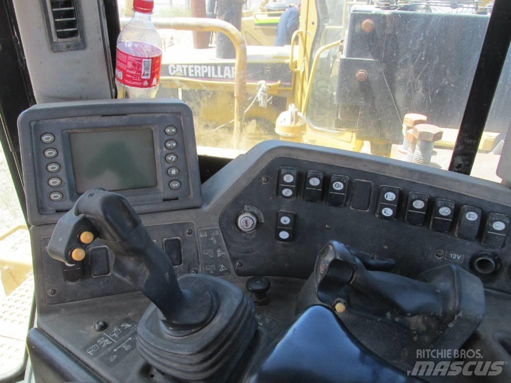 CAT D 9 T Buldožerji goseničarji