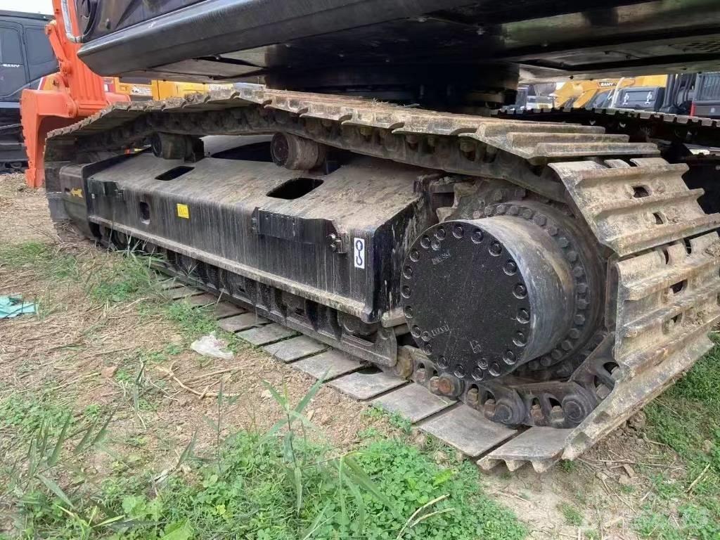 Hitachi 360 Bagri goseničarji