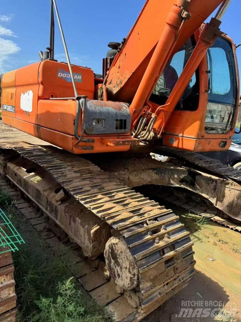 Doosan DX 260LC Bagri goseničarji
