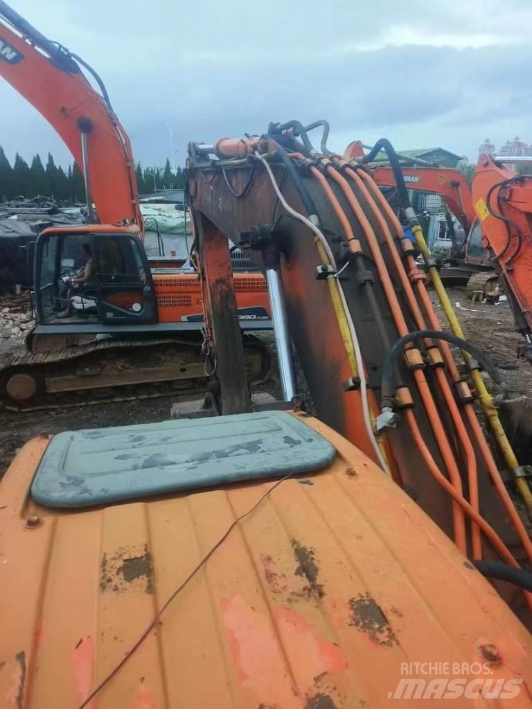 Doosan DX 260LC Bagri goseničarji