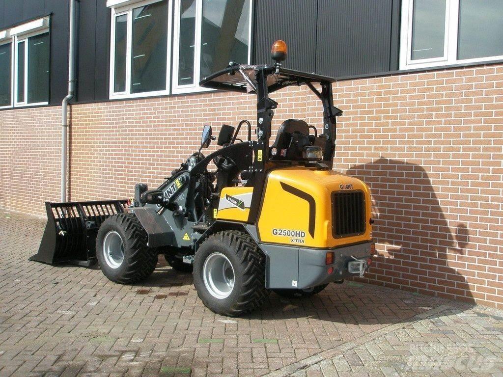 GiANT G2500 Mini nakladalci