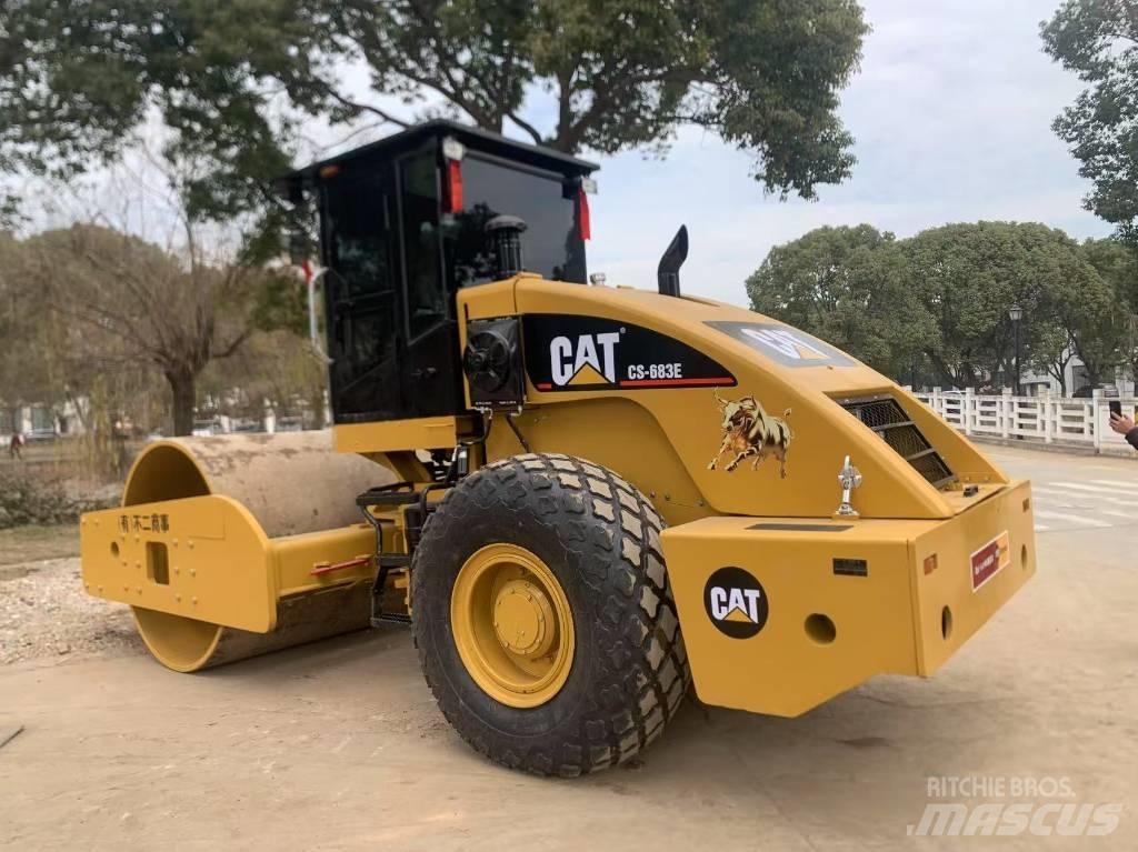 CAT CS 683 E Enojni valjarji