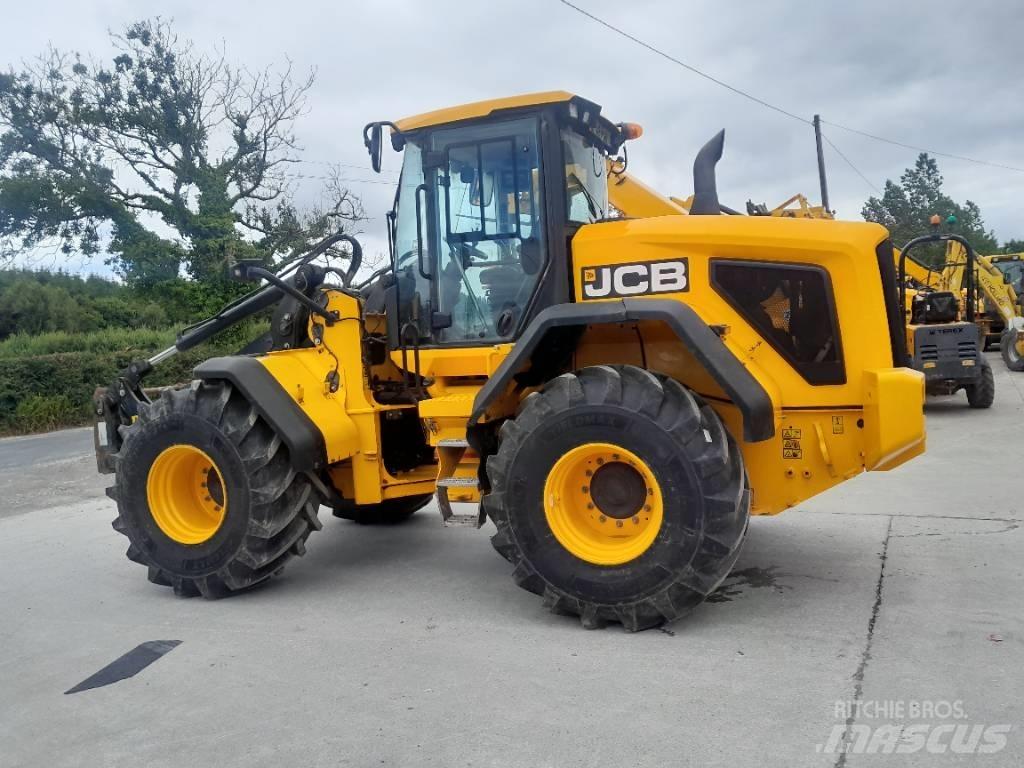 JCB 427 Kmetijski teleskopski nakladalci