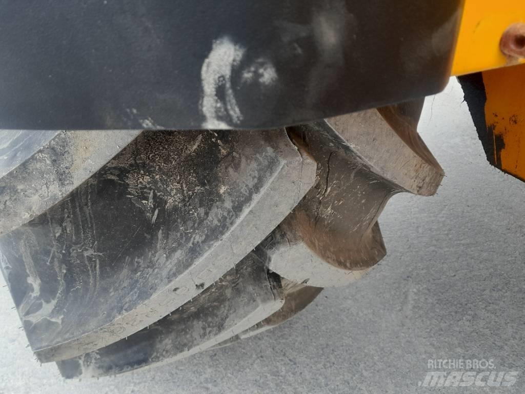 JCB 427 Kmetijski teleskopski nakladalci