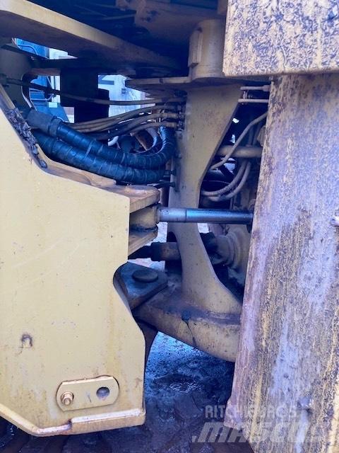 CAT 980 F Kolesni nakladalci