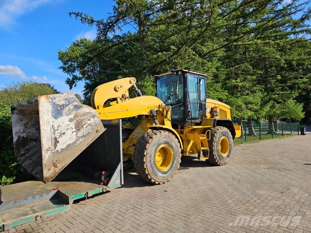CAT 930 M Kolesni nakladalci