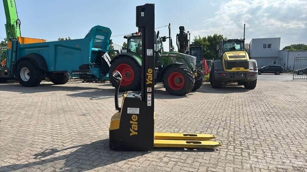 Yale MS12 AC Ročni električni viličar