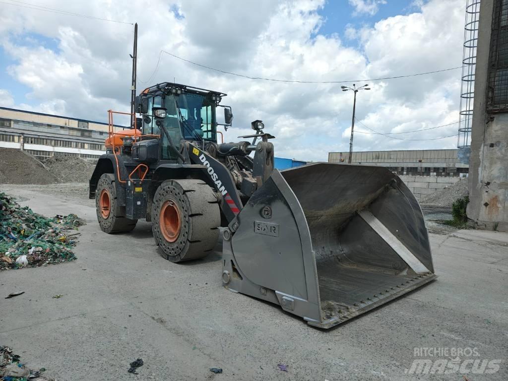 Doosan DL 320-7 Kolesni nakladalci