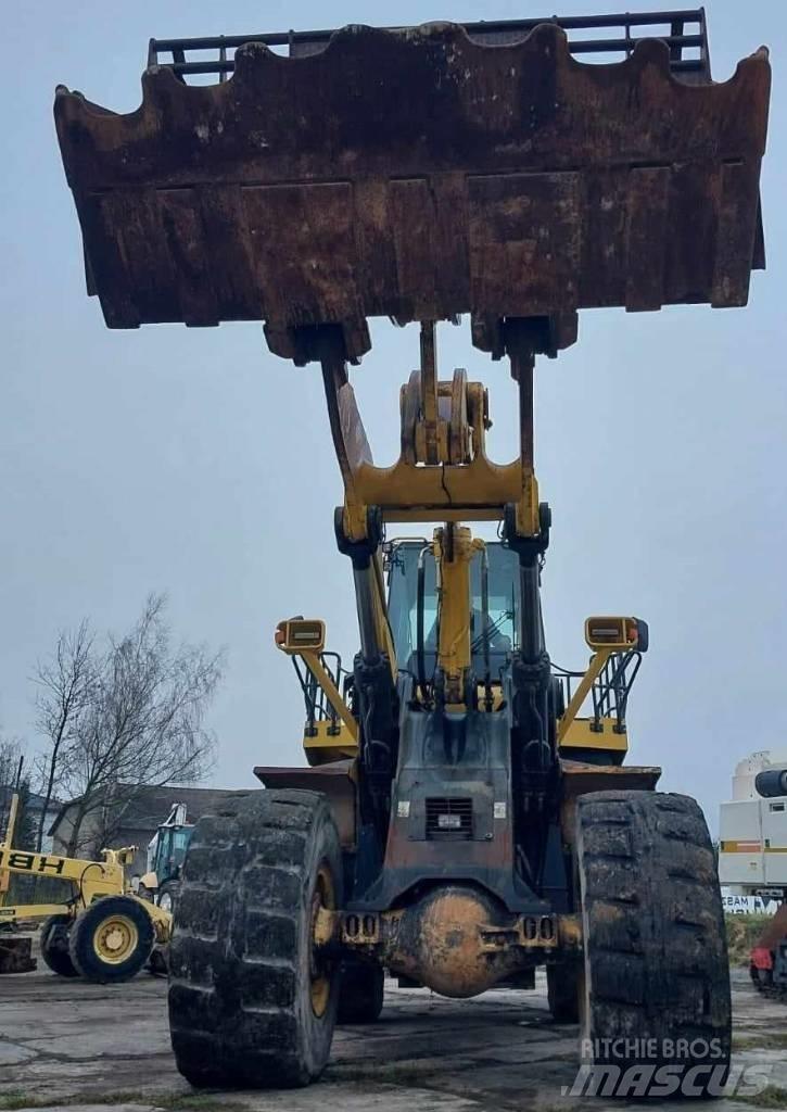 Komatsu WA 600-6 Kolesni nakladalci