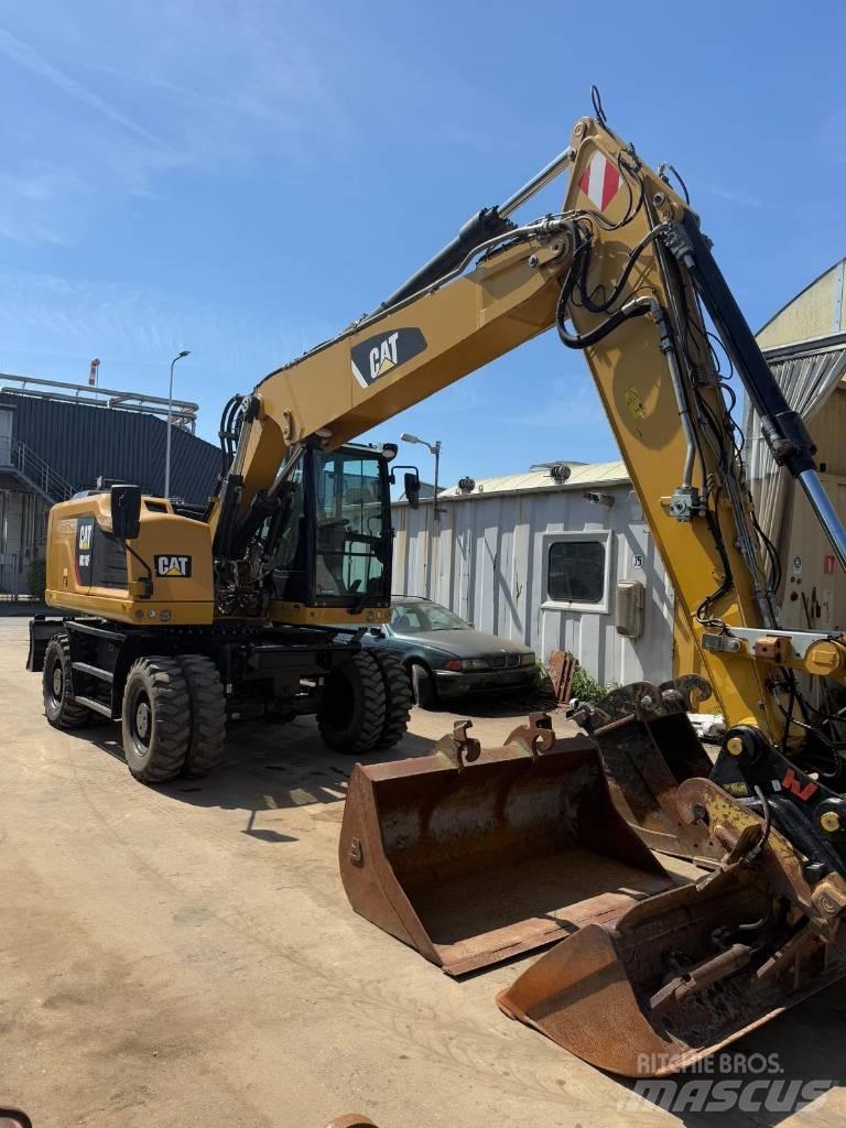 CAT M 318 F Bagri na kolesih