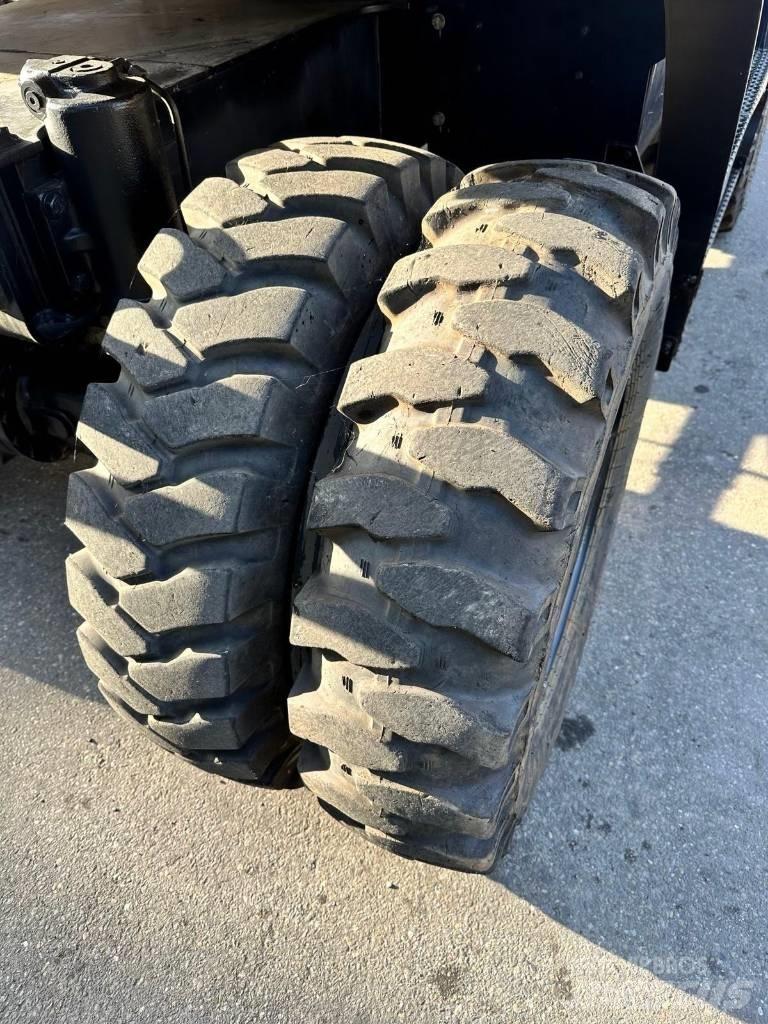 CAT M 318 F Bagri na kolesih