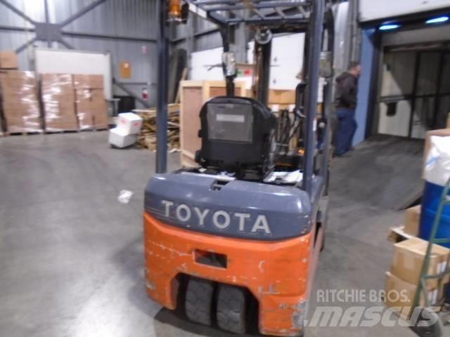 Toyota 8FBE20U Samopogonski ročni viličarji