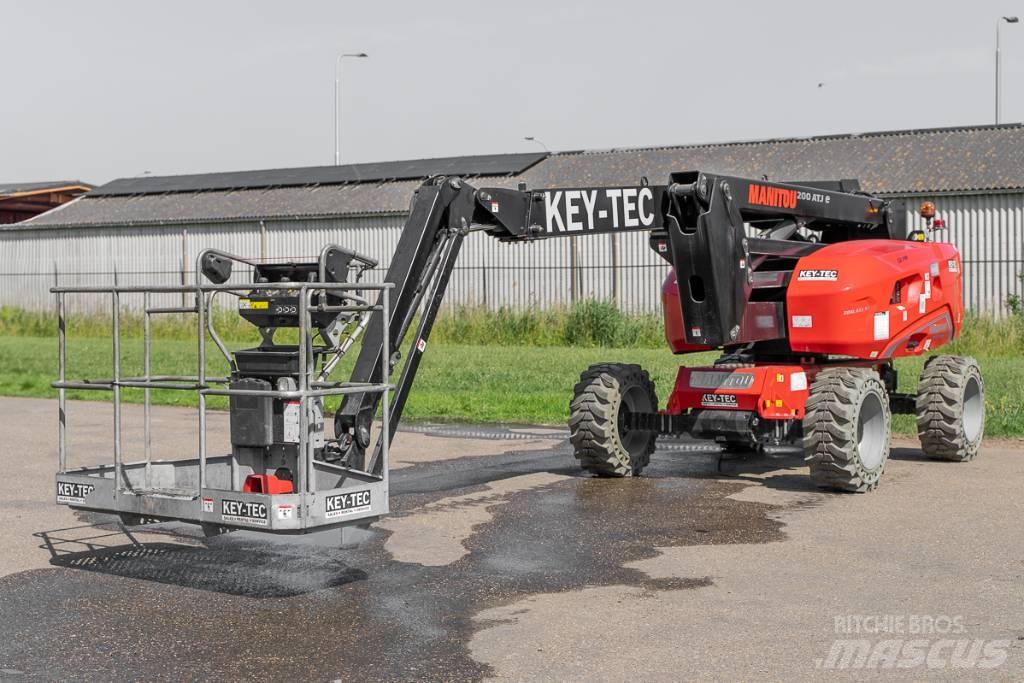 Manitou 200 ATJ e Zglobne dvižne ploščadi