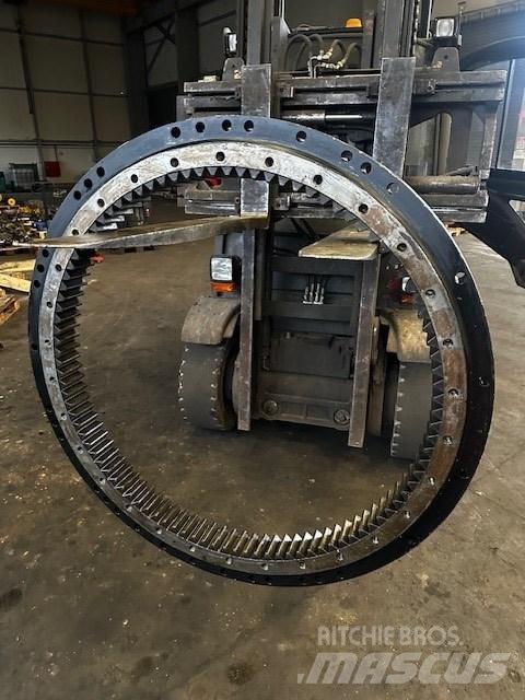 CAT M 316 BEARING Podvozje in vzmetenje