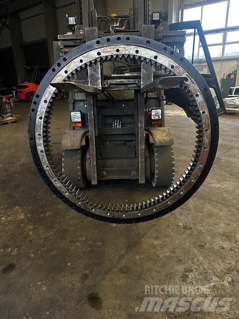 CAT M 316 BEARING Podvozje in vzmetenje