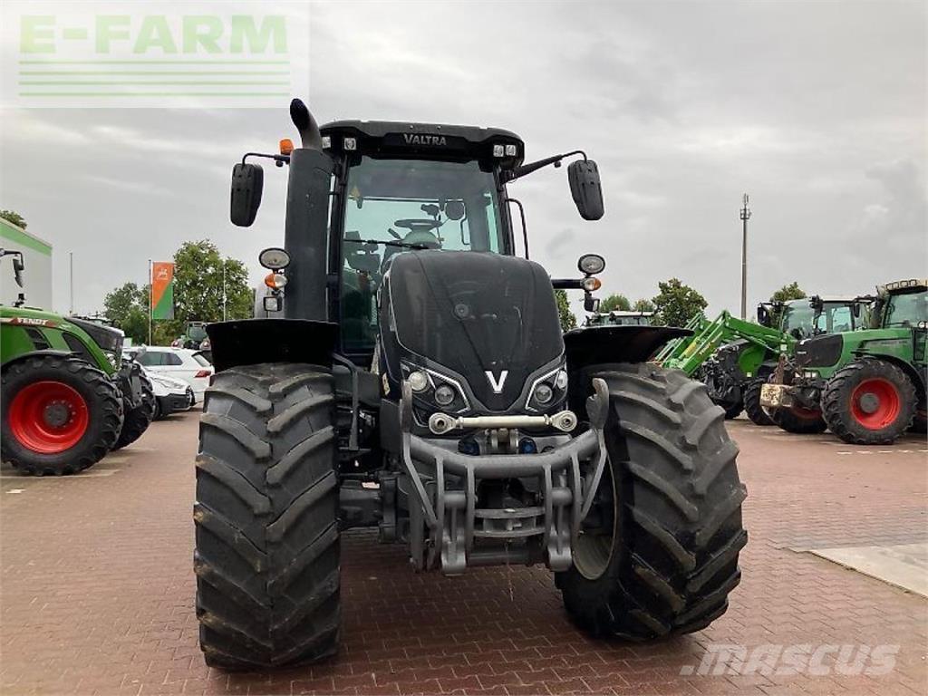 Valtra s 394 Traktorji
