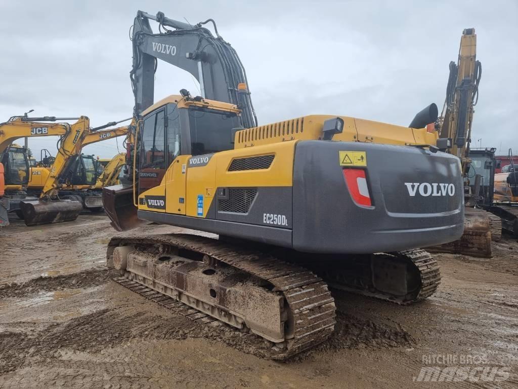 Volvo EC 250 D L Bagri goseničarji