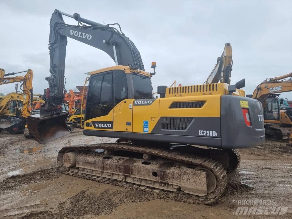 Volvo EC 250 D L Bagri goseničarji