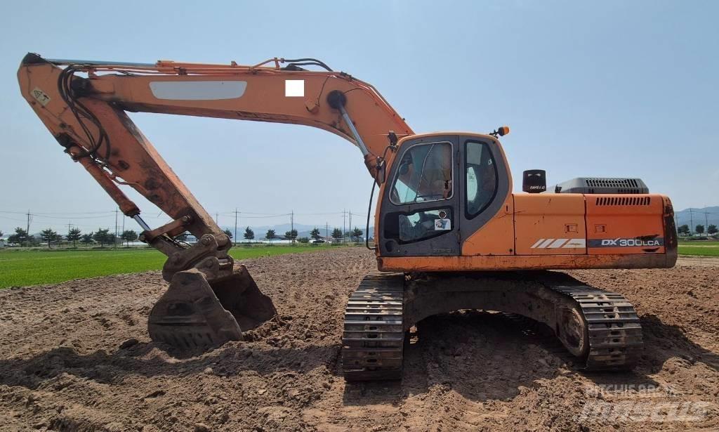 Doosan DX 300 LCA Bagri goseničarji