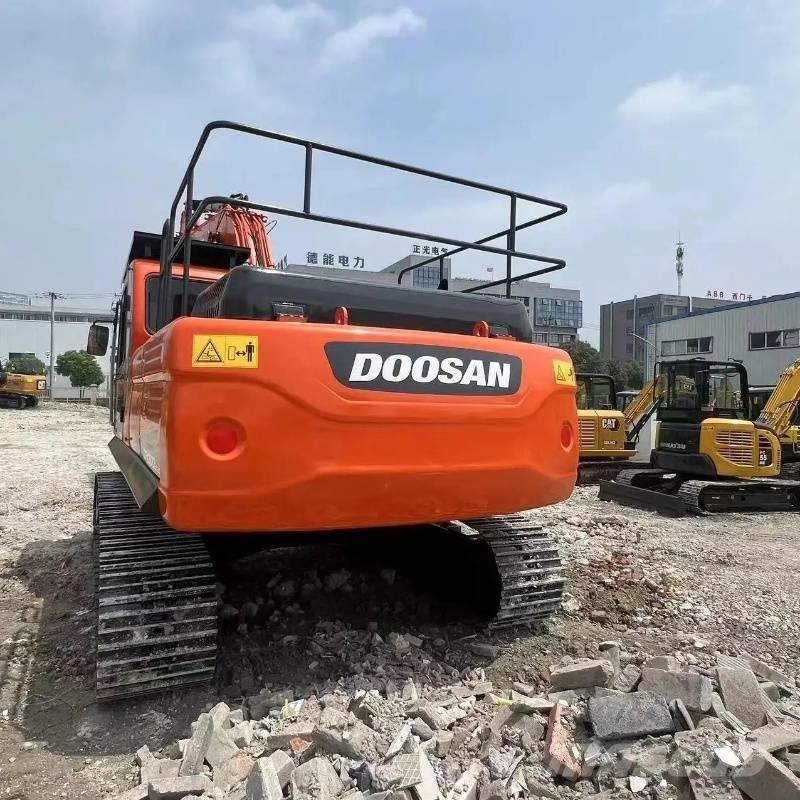 Doosan DX300 Bagri goseničarji