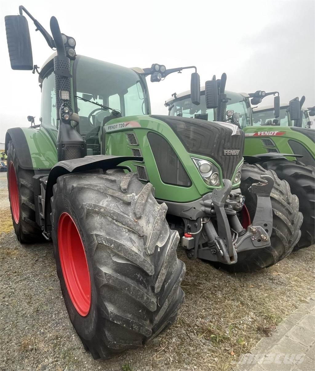 Fendt 820 Vario Traktorji