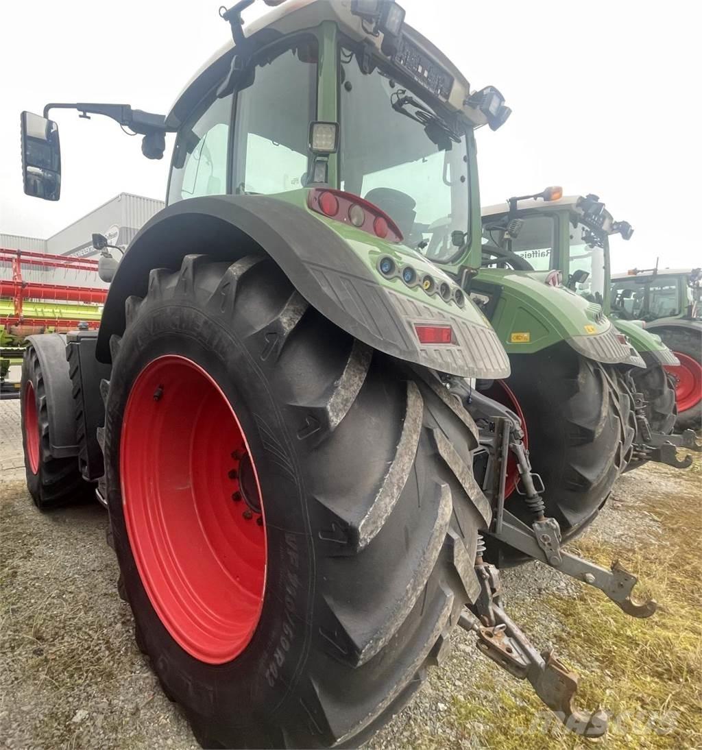 Fendt 820 Vario Traktorji