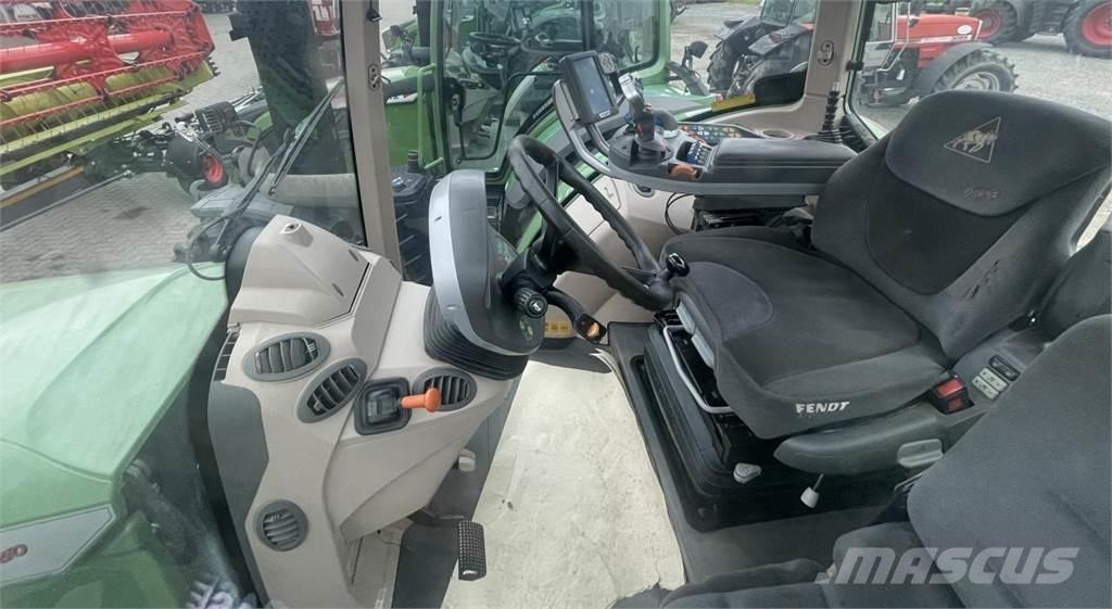 Fendt 820 Vario Traktorji