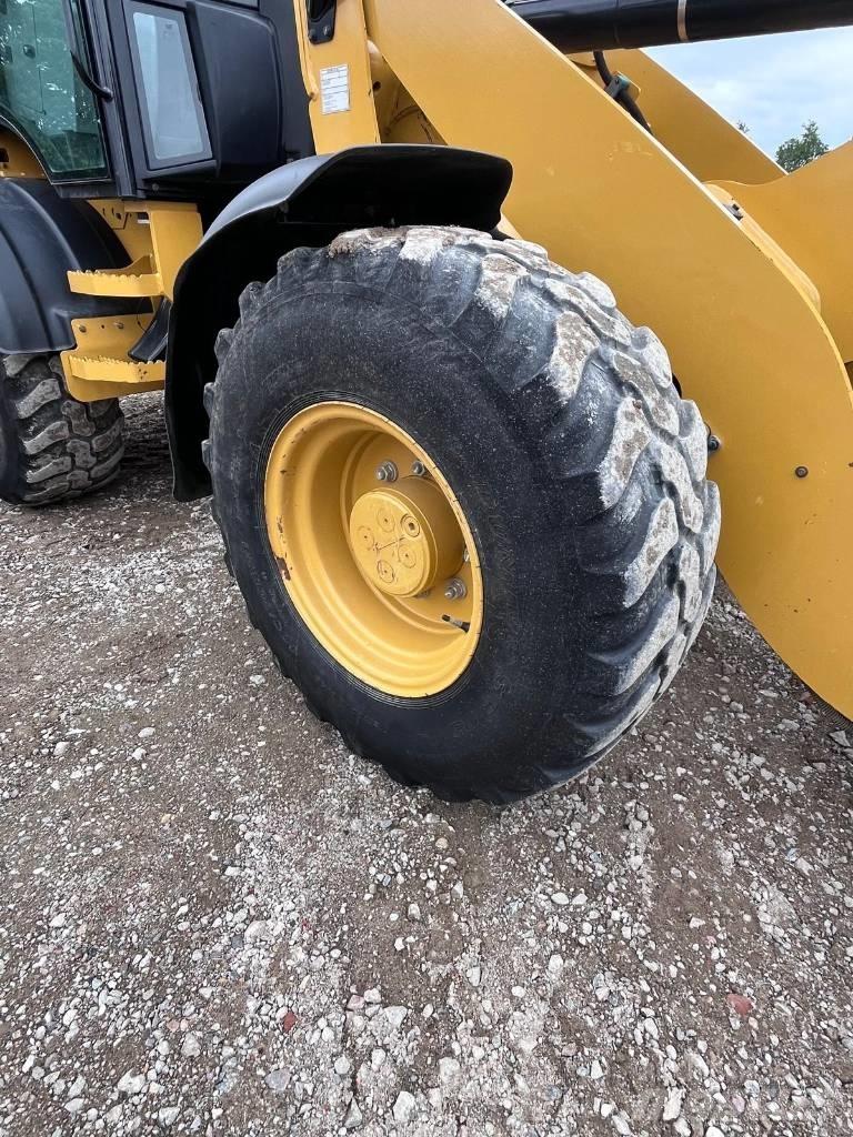 CAT 908M Kolesni nakladalci