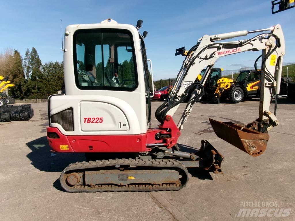 Takeuchi TB 225 Mini bagri <7t