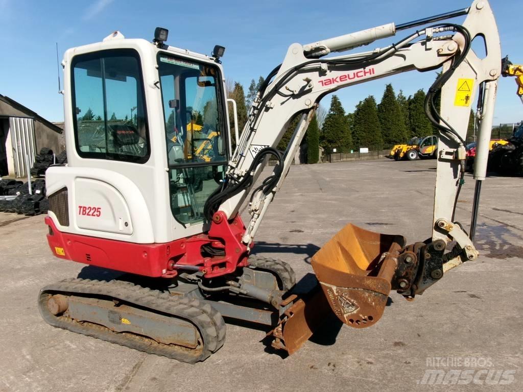 Takeuchi TB 225 Mini bagri <7t