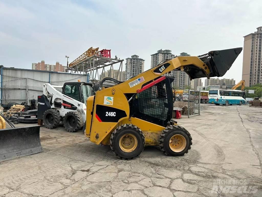CAT 246 C Skid steer mini nakladalci