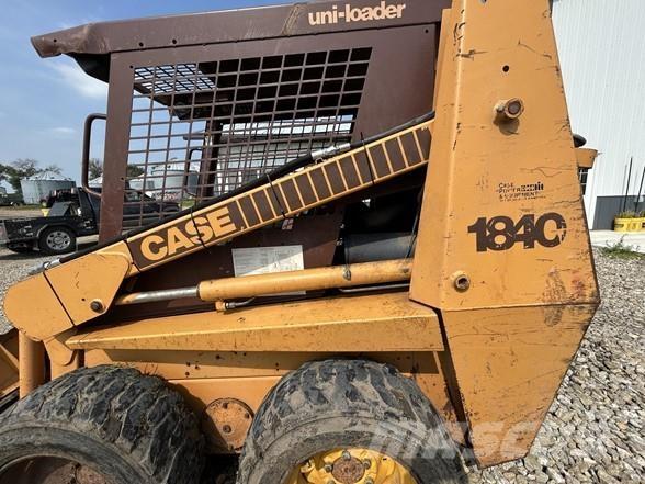 CASE 1840 Skid steer mini nakladalci