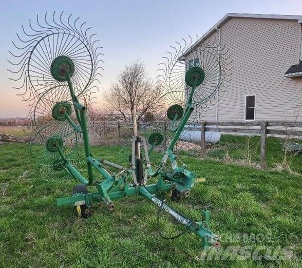 John Deere 702 Obračalniki in zgrabljalniki