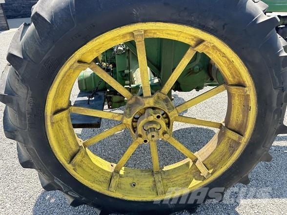 John Deere B Traktorji