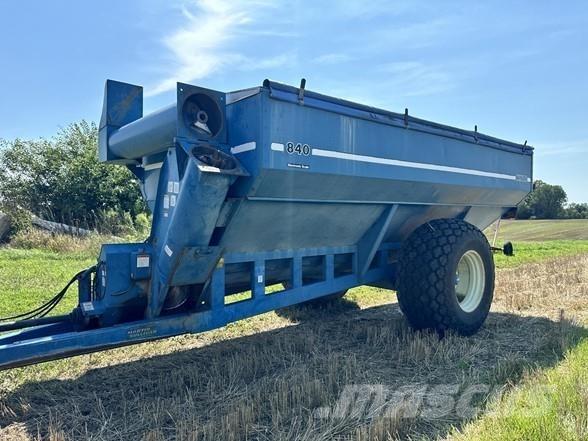 Kinze 840 Prikolice za žito