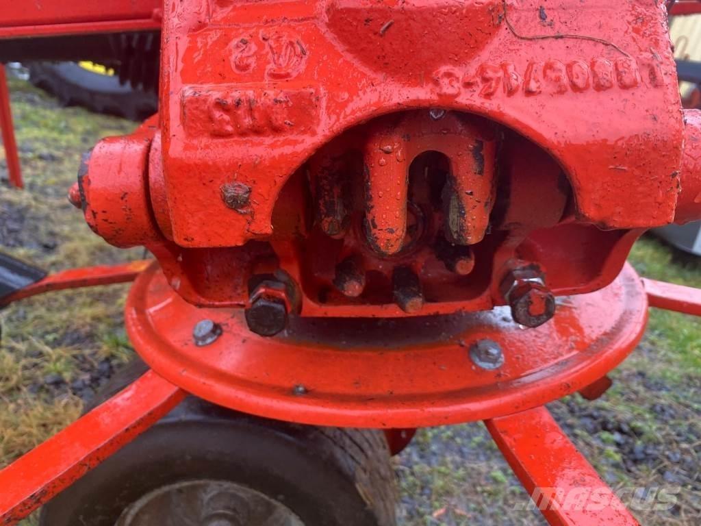 Kuhn GF8702 Obračalniki in zgrabljalniki