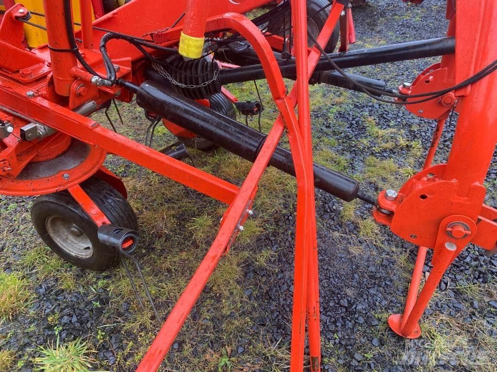 Kuhn GF8702 Obračalniki in zgrabljalniki