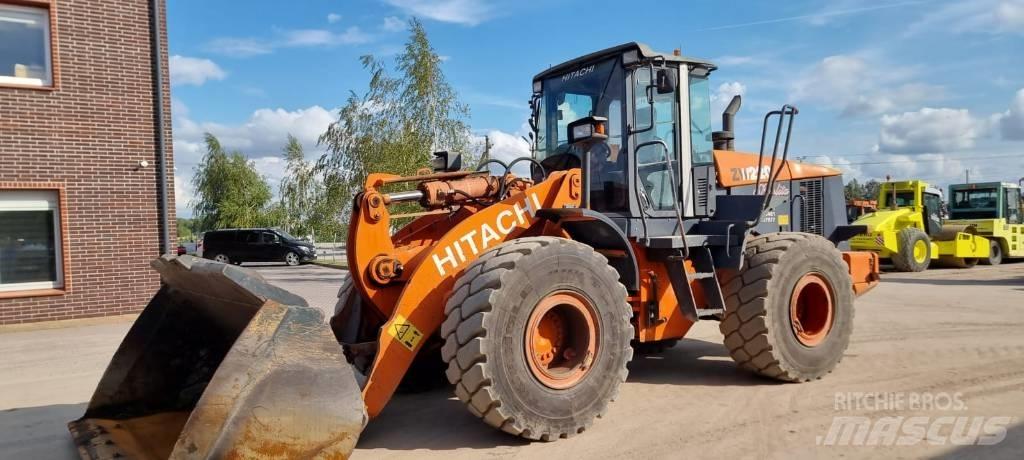 Hitachi ZW 220 Kolesni nakladalci