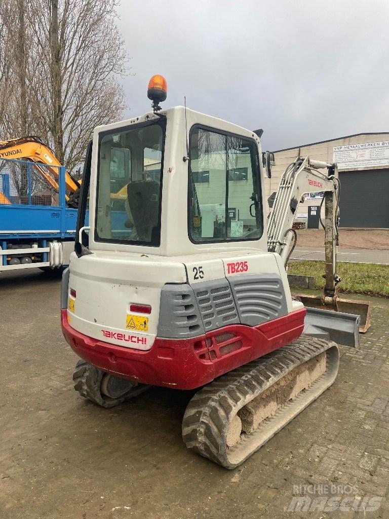 Takeuchi TB 235 Mini bagri <7t