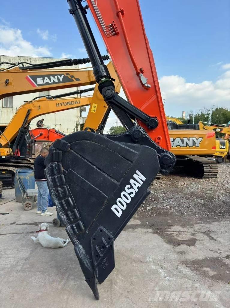 Doosan DX300LC Bagri goseničarji