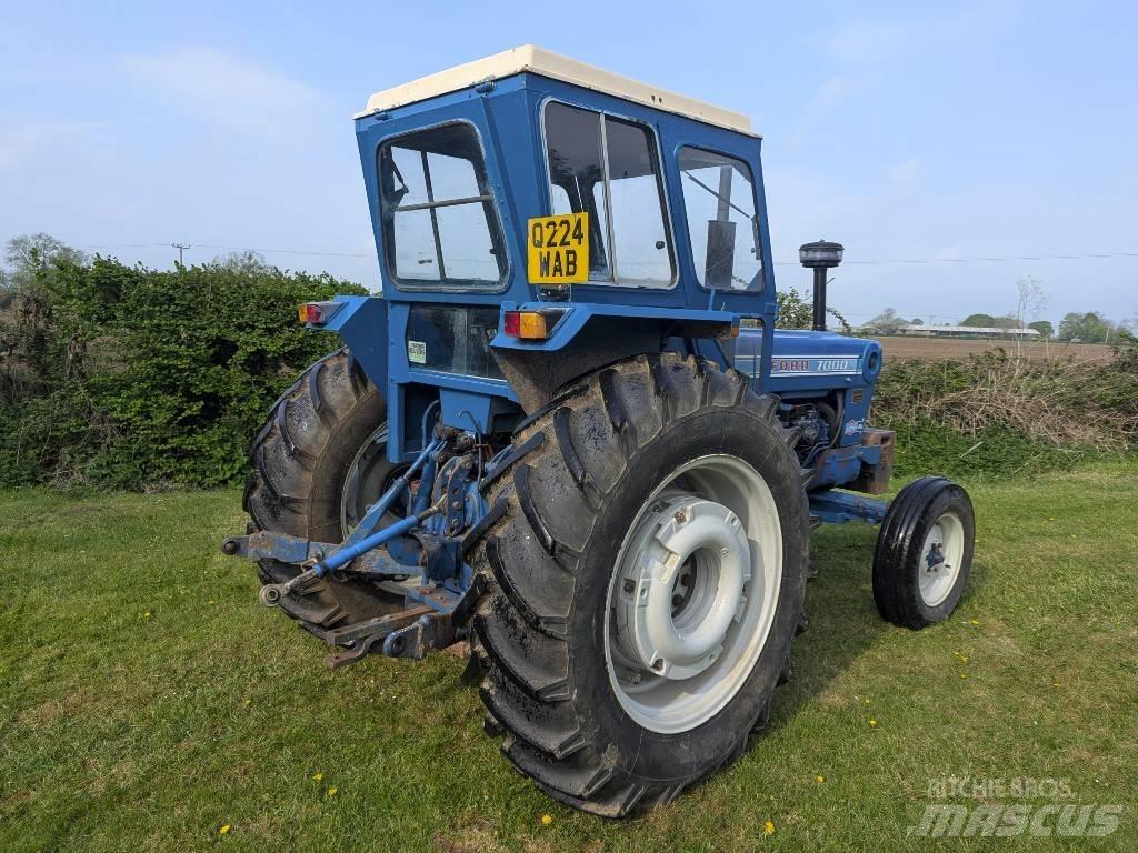 Ford 7000 Traktorji