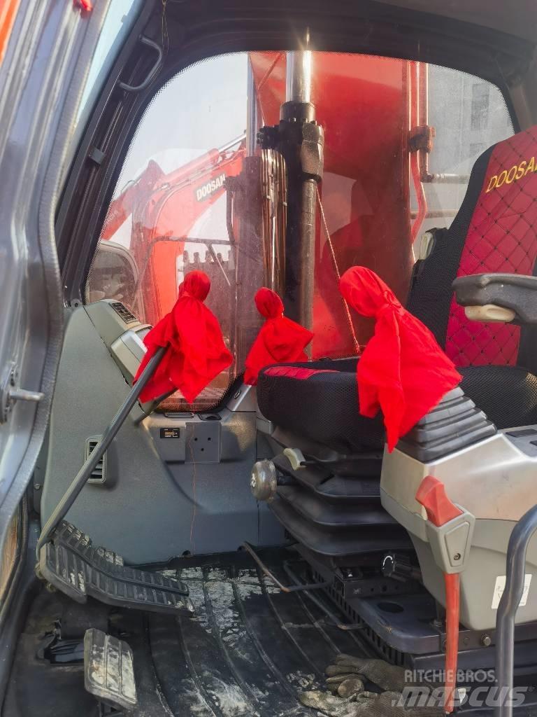 Doosan DX 140 LC Bagri goseničarji