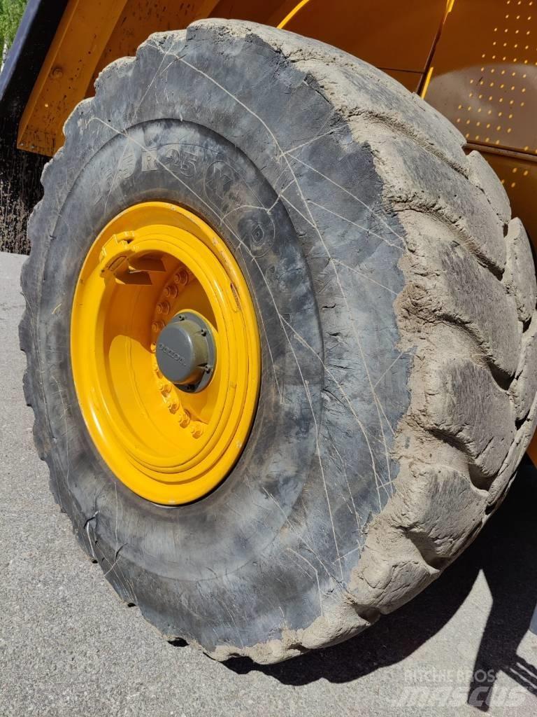 Volvo L 180 E Kolesni nakladalci
