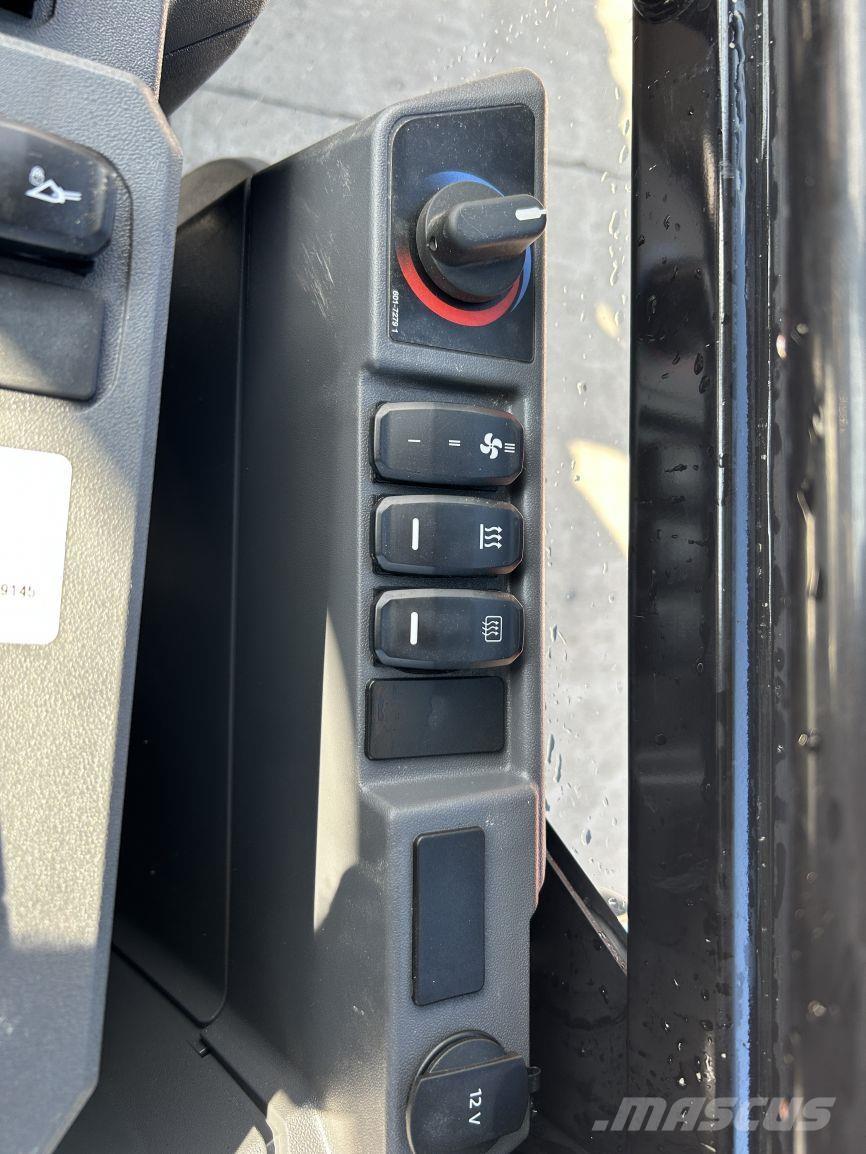 CAT 906 (9145) Večnamenski nakladalci