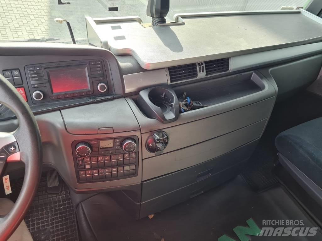 MAN 26.440 / 7.4m / LIFT Tovornjaki s ponjavo