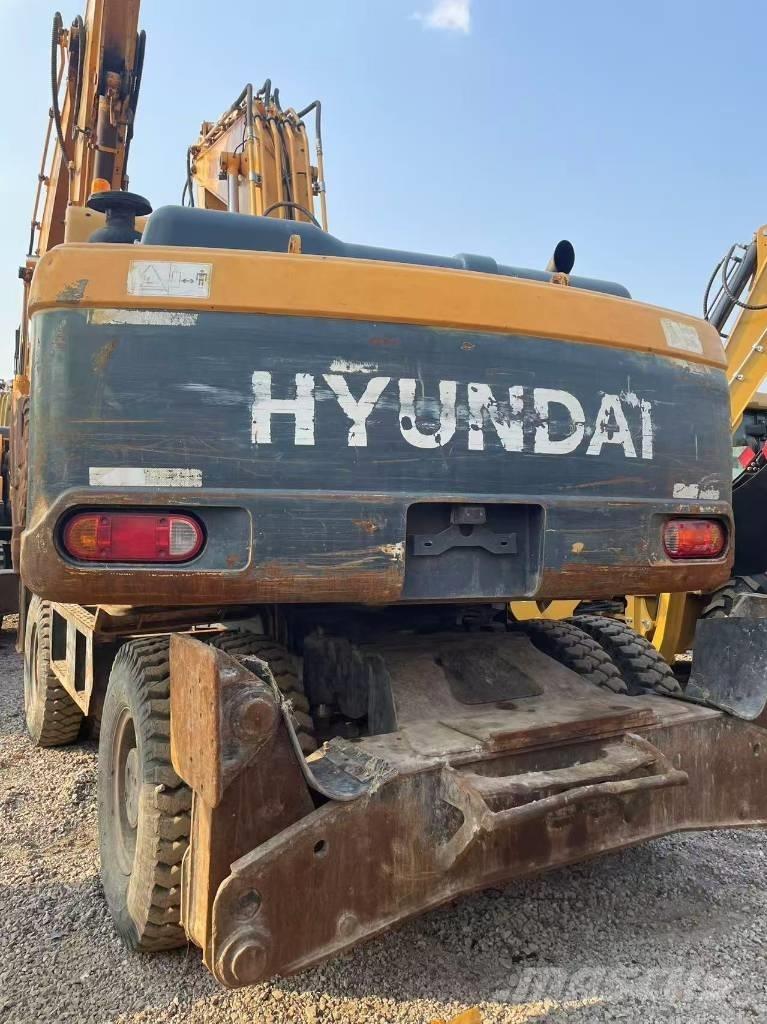 Hyundai 210W-9 Bagri na kolesih