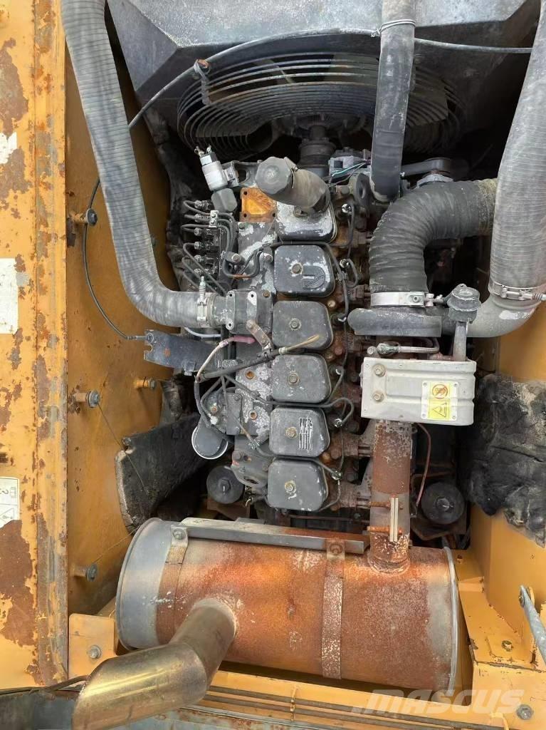 Hyundai 210W-9 Bagri na kolesih